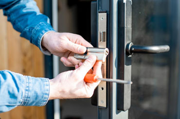 Top 5 Qualities to Look for in a Professional Al Barsha Locksmith
